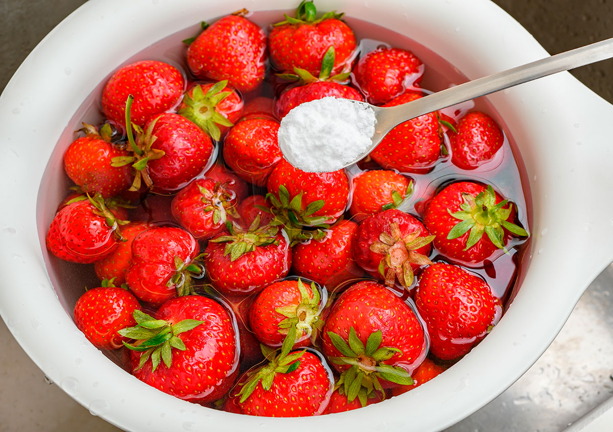 Aardbeien schoonmaken oma's truc effectiever dan gewoon water