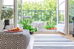 Klein balkon? Zo richt je het in om een onweerstaanbare ruimte te creëren
