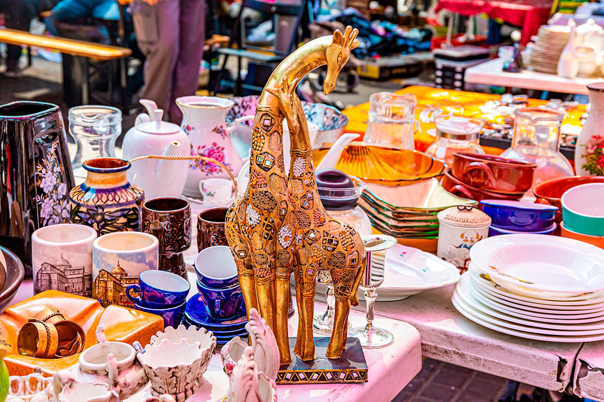 Ze dachten slechts prullaria op een rommelmarkt gekocht te hebben... nu is hun waarde meer dan 2000 €