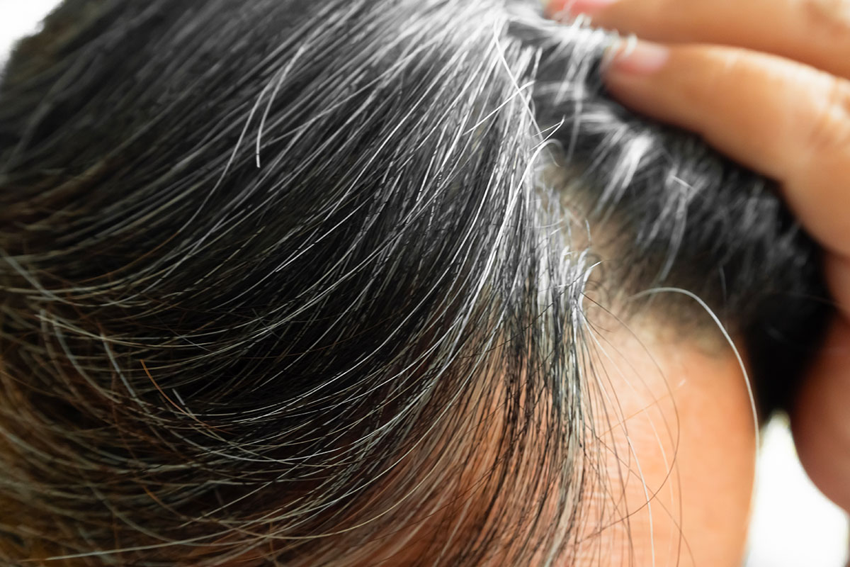 Het mysterie van grijs haar: wat het veroorzaakt en wat we eraan kunnen doen