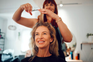 Verjong je look: de kracht van de pixie cut voor vrouwen boven de 60